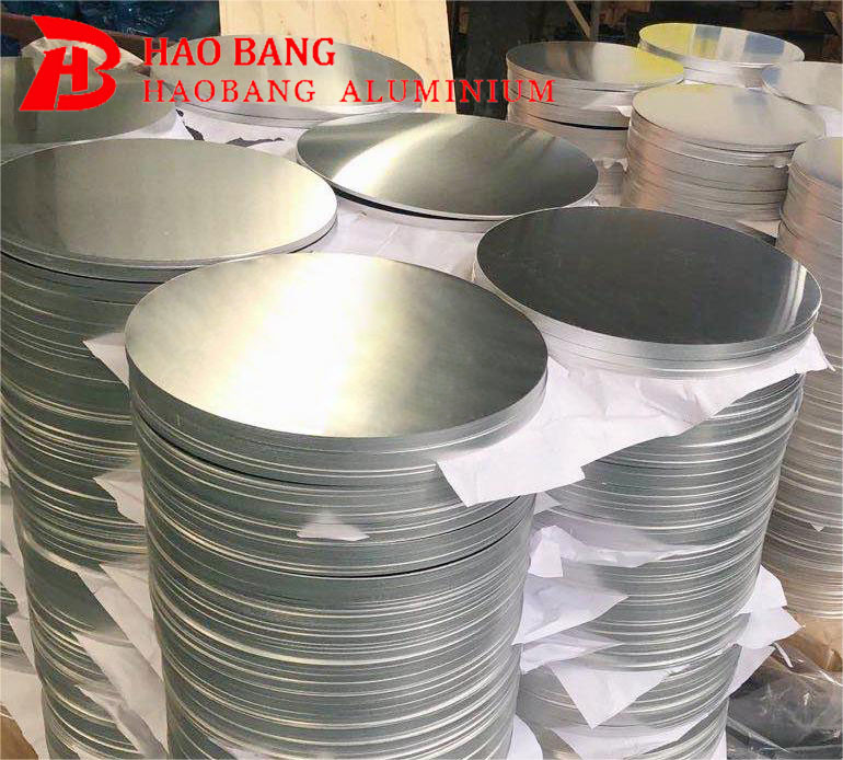 1 3 5 8 bề mặt hình tròn nhôm Kháng ăn mòn mạnh mẽ mà không có Burr in cuộn