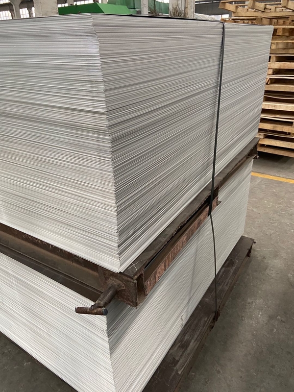 2024 nóng 1060 sản xuất mảng nhôm tóc thẳng giá thấp có thể được sử dụng cho việc trang trí tòa nhà